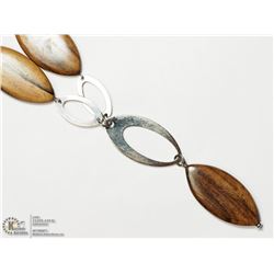 28) SILVER WOODED NECKLACE