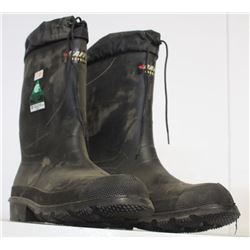 PAIR OF NEW SIZE 8 BAFFIN STEEL TOE RUBBER BOOT