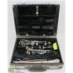 CLARINET BUNDY BY SELMER USA WITH HARD CASE