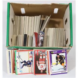 ESTATE COLLECTION OF HOCKEY & BASEBALL CARDS