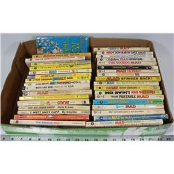 FLAT OF VINTAGE MAD POCKET COMIC BOOKS