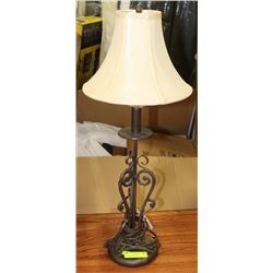 LAMP WITH METAL BASE