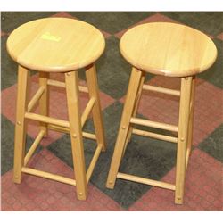 LOT OF 2 STOOLS