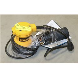 DEWALT CIRCULAR SANDER W/ EXTRA SANDPAPER