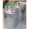 Image 1 : 2 METAL OIL CANS