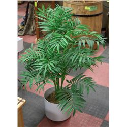 2 ARTIFICIALL TREES/PLANTS INCL FERN