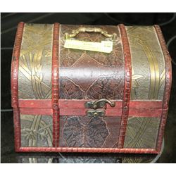 TREASURE BOX 6"X6"X9" WITH SHOWHOME CENTER PIECE
