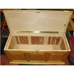 LIGHT WOOD CEDAR CHEST