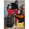 Image 1 : PALLET OF ASSORTED HOUSEHOLD ITEMS, PROPANE
