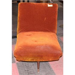 BROWN VINTAGE CHAIR