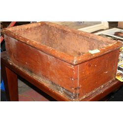 ANTIQUE PINE DOUGH BOX