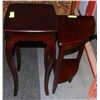Image 1 : 2 SMALL SIDE TABLES 1 SQUARE , 1 CORNER