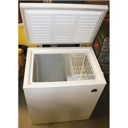 IGLOO APARTMENT SIZE FREEZER
