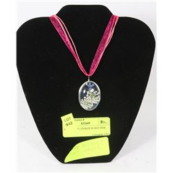 HANDMADE CHOKER IN HOT PINK