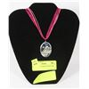 Image 1 : HANDMADE CHOKER IN HOT PINK