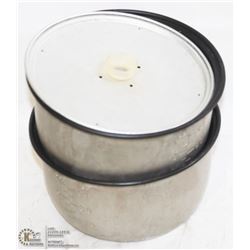 LOT OF TWO 7 CUP NON-STICK 8" DEEP DISH PANS