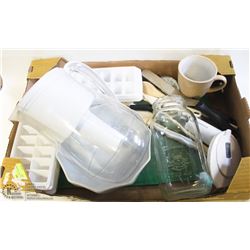 FLAT OF ASSORTED KITCHEN UNTENSILS, ICE TRAYS,