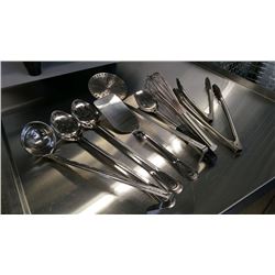 KITCHEN TOOLS SET - LOT OF 9