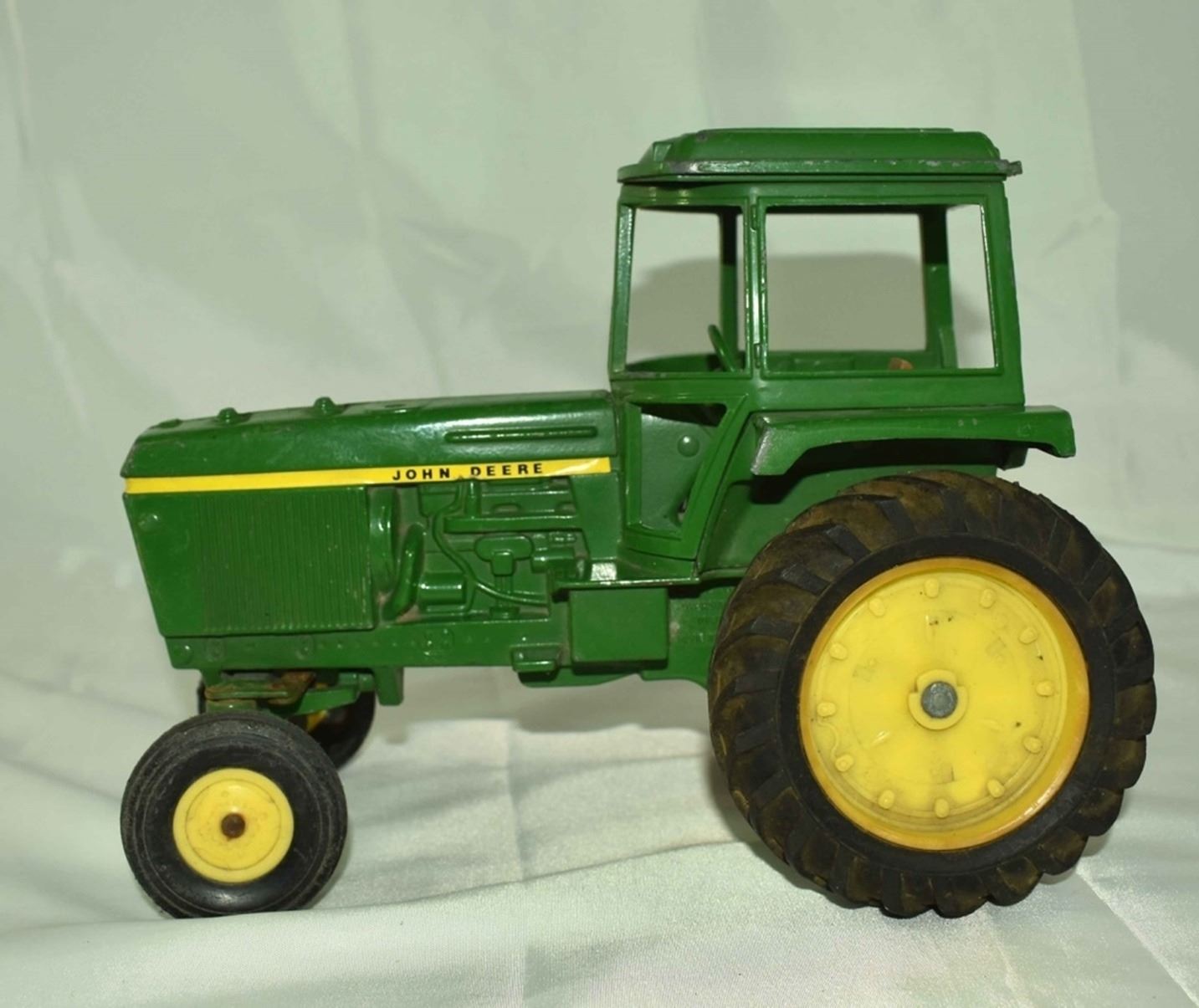 ERTL BIG TRACTOR JOHN DEERE DYERSVILLE IOWA U.S.A