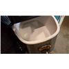 Image 2 : ROLLING PATIO COOLER