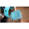 Image 2 : 4 FOLDING CHAIRS