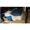 Image 1 : BOX LOT OF 2 COOLERS AND FISHING CHAIR