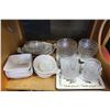 Image 1 : SHELF LOT OF ESTATE PYREX BOWLS, BAKING DISHES, AND PLACE MATS