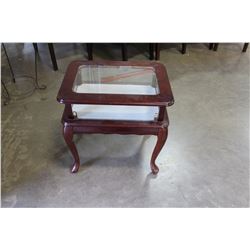 MAHOGANY FINISH GLASS DISPLAY ENDTABLE