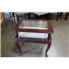 Image 2 : MAHOGANY FINISH GLASS DISPLAY ENDTABLE