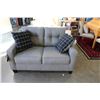 Image 2 : NEW BENCHCRAFT MODERN GREY LOVESEAT WITH 2 ACCENT PILLOWS RETAIL $1899