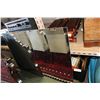 Image 2 : 2 4X4 FOOT MIRROR PANELS