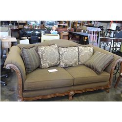NEW SCHNADIG CONTEMPORARY ROLLED ARM SOFA WITH WOOD ACCENTS AND THROW PILLOWS RETAIL $2400