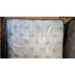 KINGSIZE PILLOW TOP SIMMONS COURTYARD MATTRESS