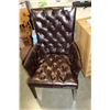 Image 2 : BROWN LEATHER TUFTED ACCENT CHAIR