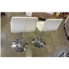 Image 2 : 2 WHITE LEATHER GAS LIFT BAR STOOLS