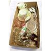 Image 2 : TRAY OF GLASSWARE MINIATURE FIGURES