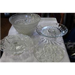 2 CAKE PLATTERS, 2 LARGE BOWLS AND 2 CRYSTAL PIECES