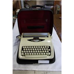 ROYAL LI TYPERWRITTER - IN CASE