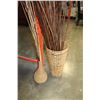 Image 2 : WICKER BASKETS AND DECORATIVE STICKS