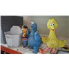 Image 1 : LOT OF 2 PLANTERS AND SESAME STREET GARDEN FIGURES AS IS