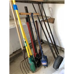 Bundle of 3 Crow Bars/2 Jackalls/2 Post Hole Diggers & Pitch Fork