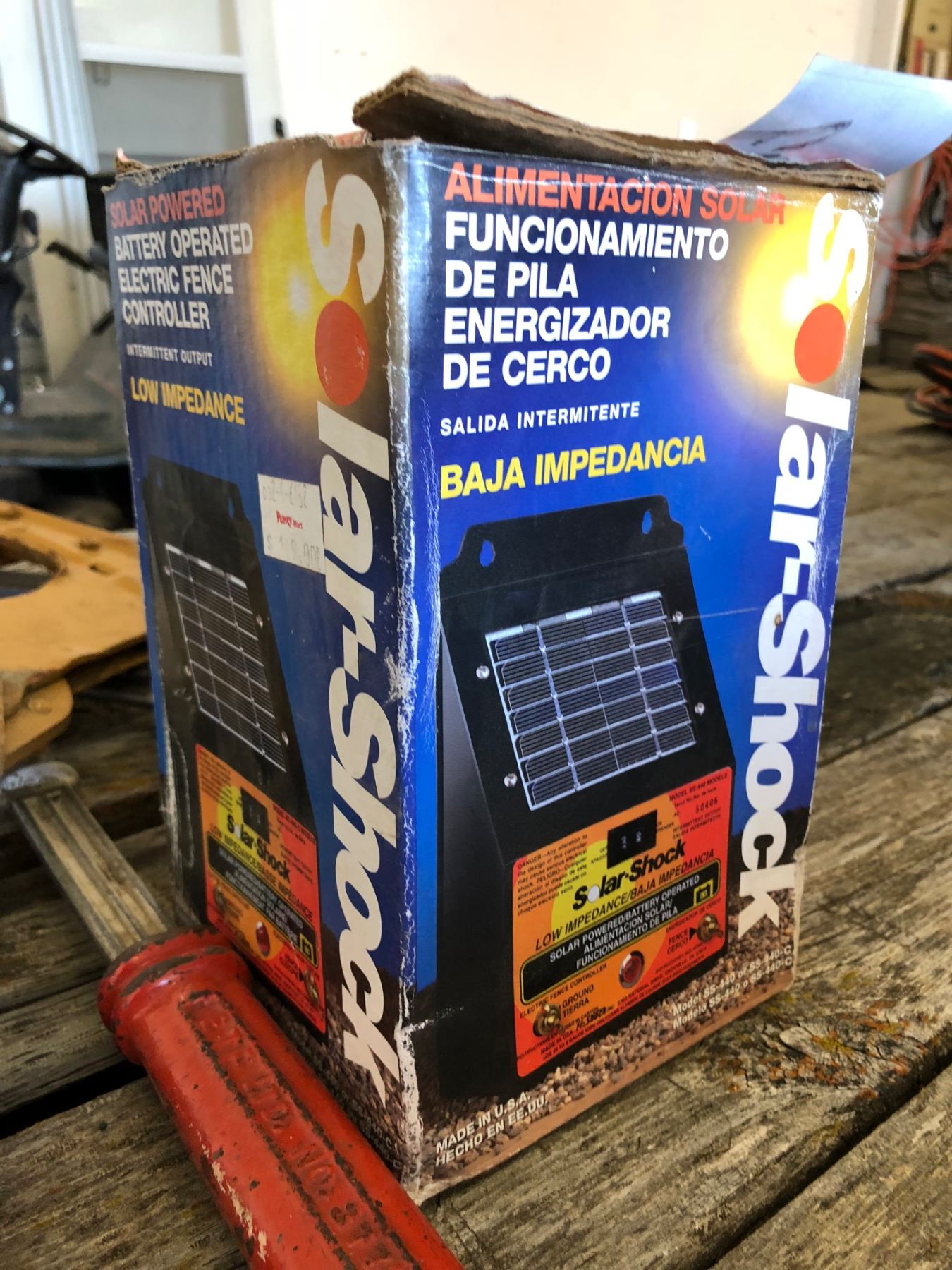 Solar Powered Elec Fencer w/Wire Stretcher/3 Crowbars/Hammer & Nail Puller