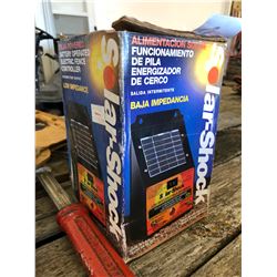 Solar Powered Elec Fencer w/Wire Stretcher/3 Crowbars/Hammer & Nail Puller