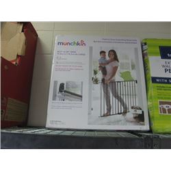 munchkin push to close extending metal gate