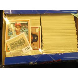1158 _ Box nearly full of 1981 Donruss Baseball Cards, Mint condition or nearly so. Includes Lonnie 