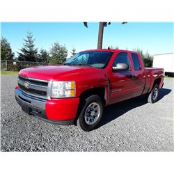 G5 -- 2010 CHEV  SILVERADO EXT CAB, RED, 307,262 KMS