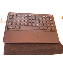 BLACKBERRY KEYBOARD - NO CORDS - WITH CASE