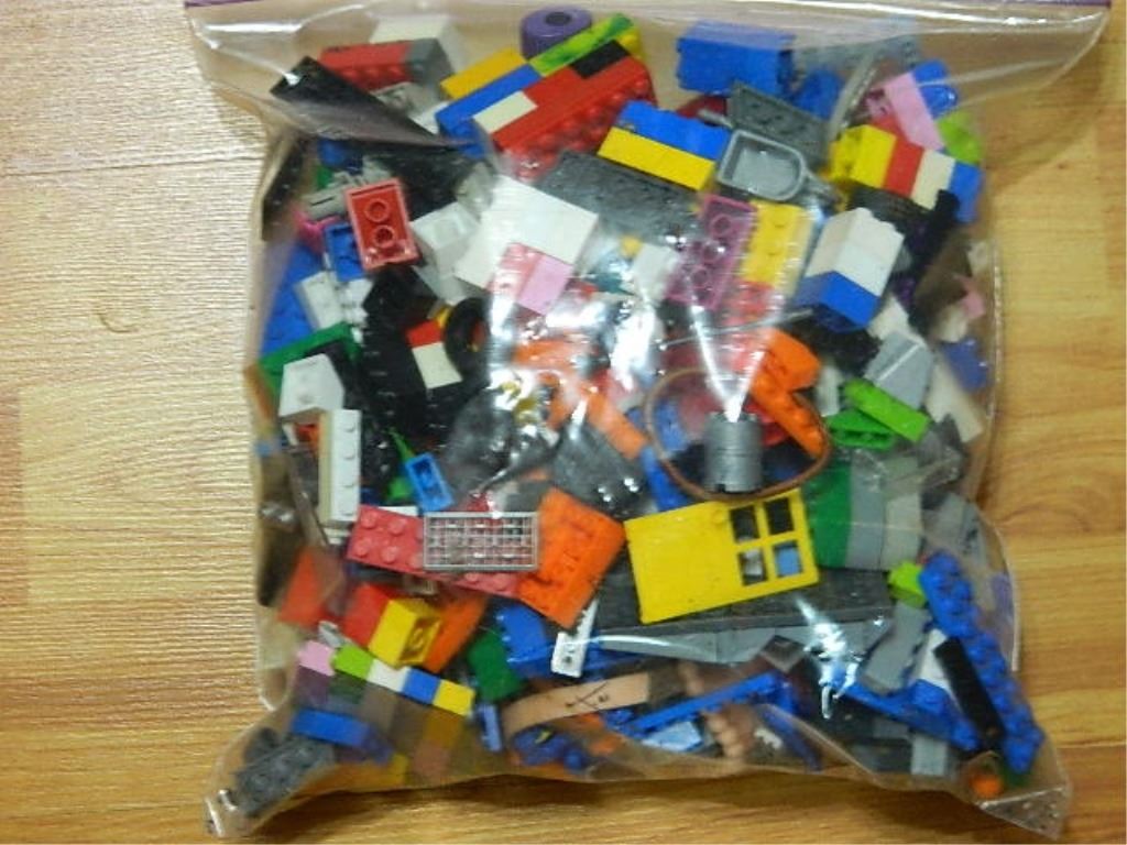 LEGO LARGE ZIPLOC BAG OF LEGO toybox full of lego divided into 8