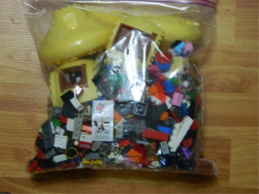 LEGO LARGE ZIPLOC BAG OF LEGO toybox full of lego divided into 8