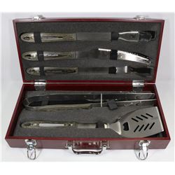 TRAIL BARBECUE TOOL SET IN WOODEN BOX , UNUSED